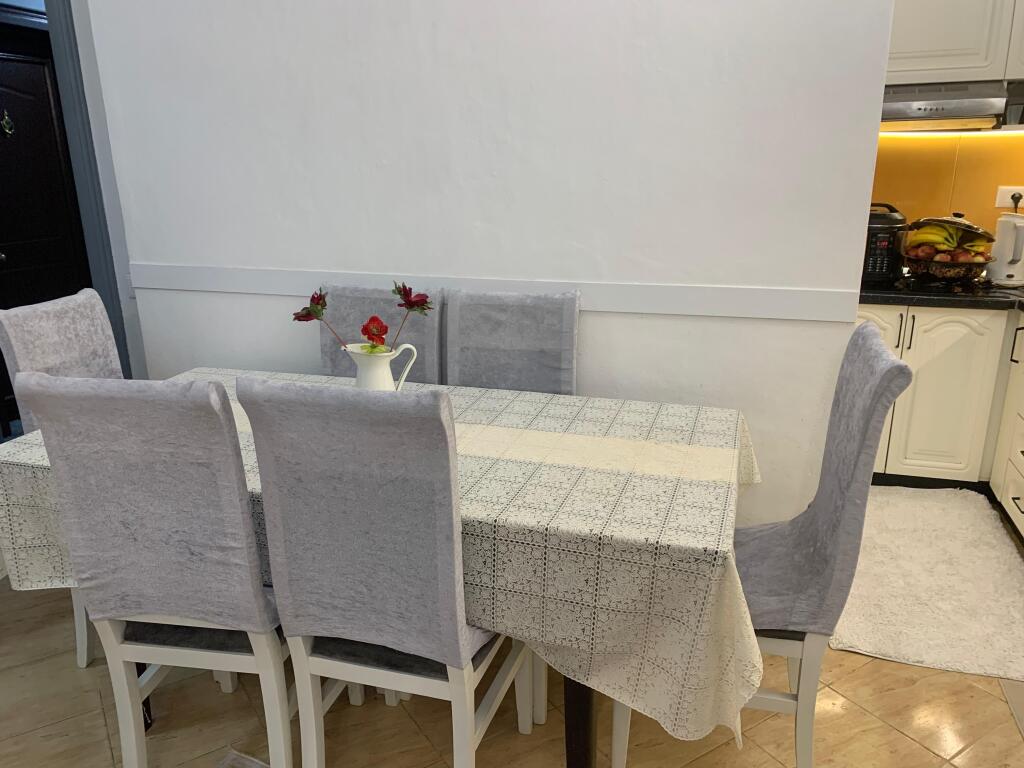 Apartament 1+1, Astir!