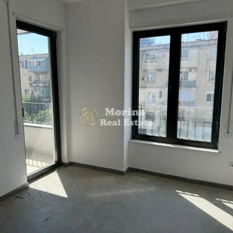 Qera, Ambient Biznesi, Stacioni I Trenit — Rruga Karl Gega, 500 euro/muaj