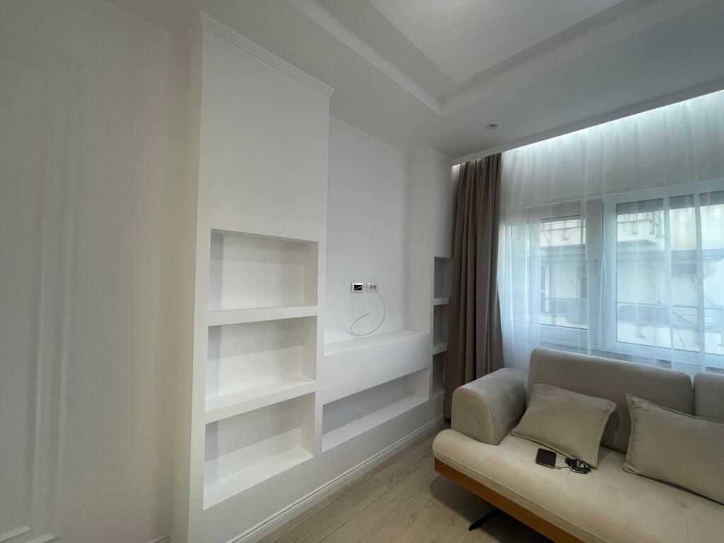 Qera 2+1+ post parkimi Myslym Shyri 1000 euro.