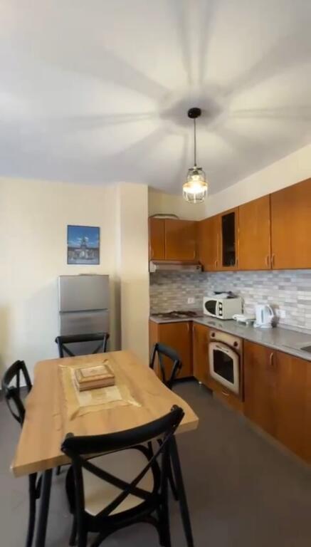 🏡 Apartament 2+1 për Qira – pranë Kristal Center, Tiranë