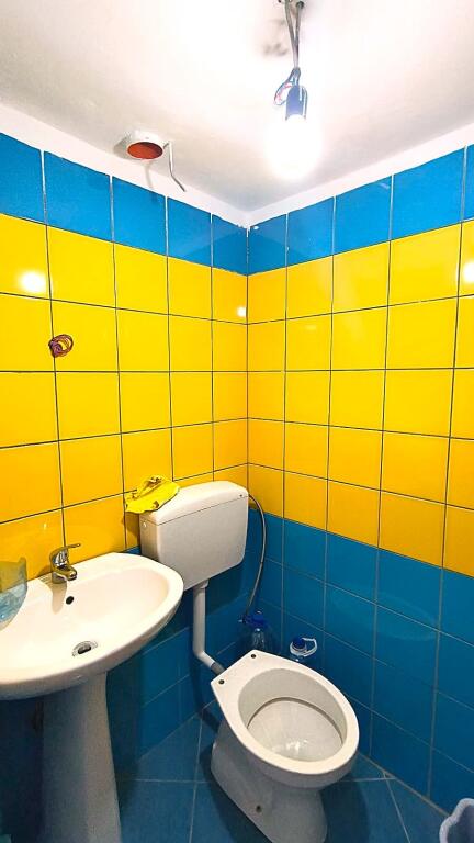 Hapësirë e madhe tregtare në zonën e BULEVARDIT