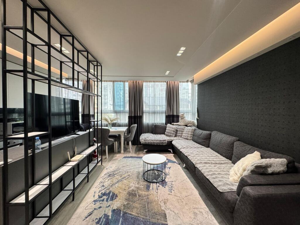 Apartament 2+1 per shitje tek Komuna e Parisit.