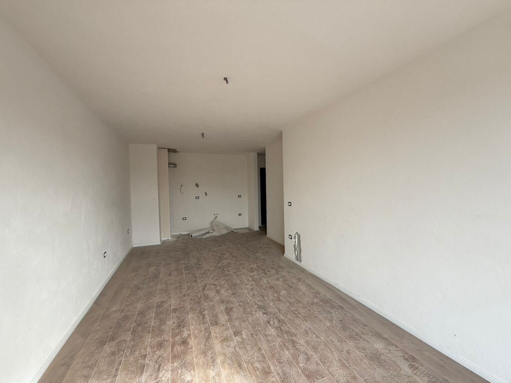 Shitet Apartament 2+1 ,Tek Kompleksi Turdiu