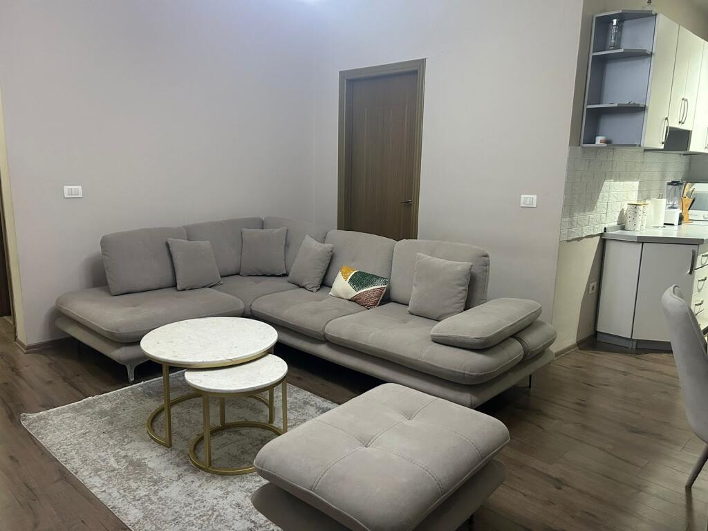 Jepet me qera apartament 2+1+2 Yzberisht 45.000 Leke!
