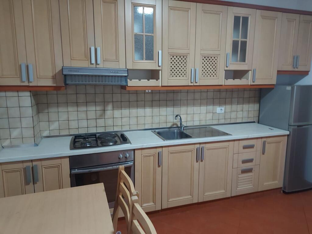 APARTAMENT ME QERA 1+1 ISH EKSPOZITA 50.000 LEKE
