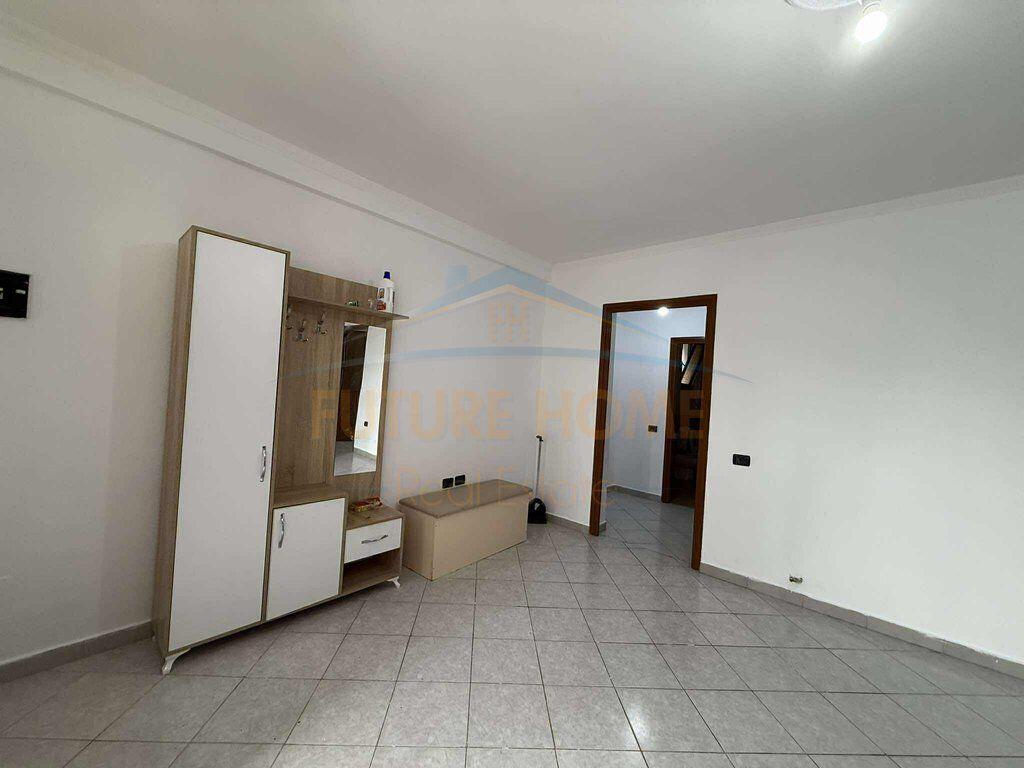 Qera , Apartament 2+1+2 , Rruga Reshit Maloku , te Bulevardit të Ri. 400 €,UNA58303
