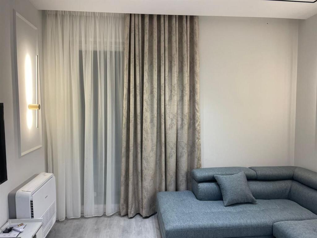 Jepet me qera apartment 2+1+2 plus garazhd, Univers city