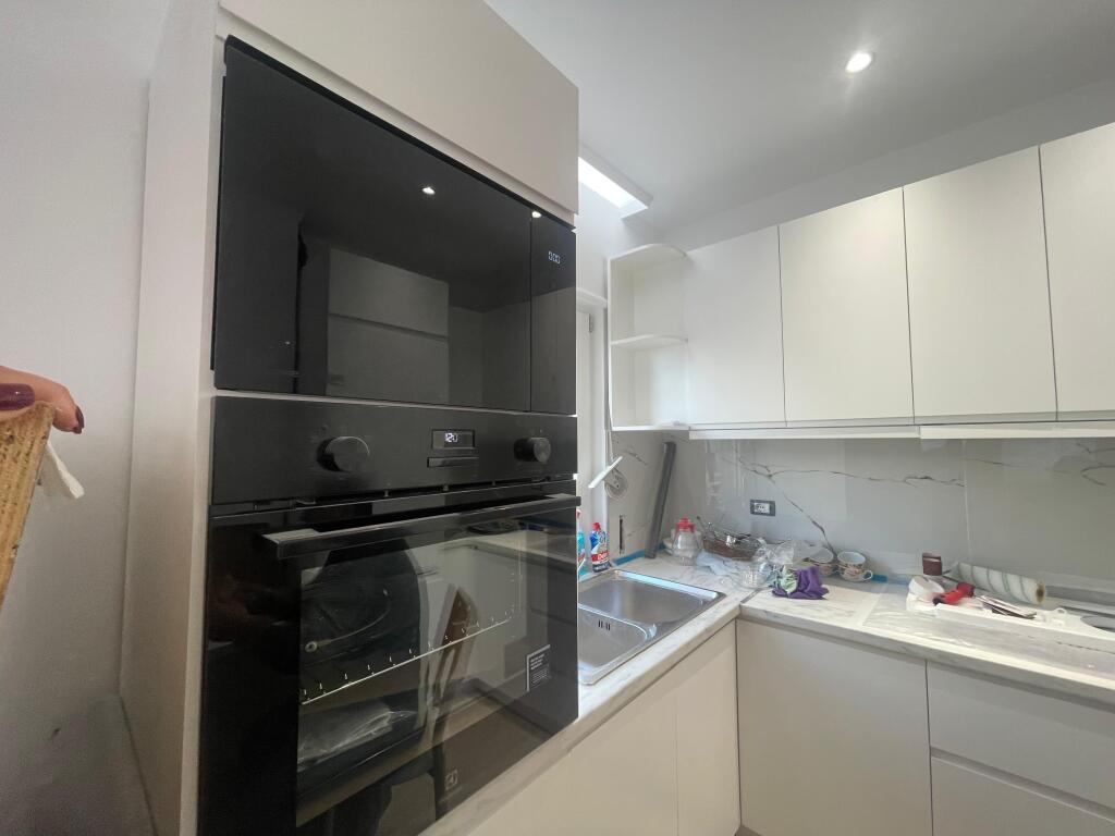 Qera 2+1+ post parkimi Myslym Shyri 1000 euro.