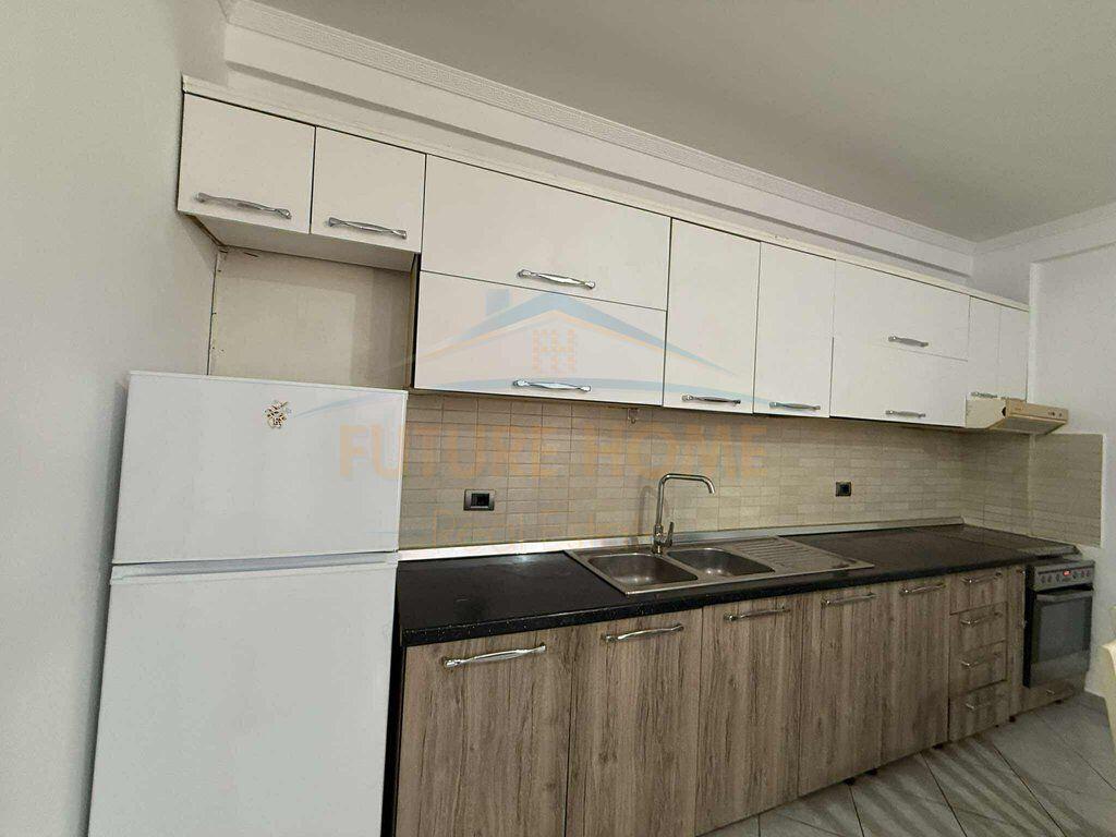 Qera , Apartament 2+1+2 , Rruga Reshit Maloku , te Bulevardit të Ri. 400 €,UNA58303