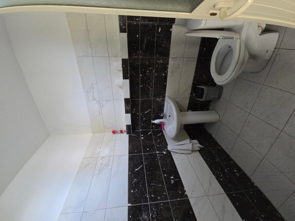 BUSINESS PREMISES FOR RENT BY THE ROAD AT THE BULGARI MILL DURRES