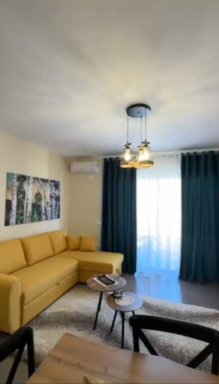 🏡 Apartament 2+1 për Qira – pranë Kristal Center, Tiranë