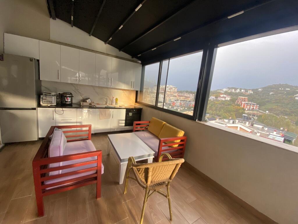 Papafingo in affitto,3+1,complesso FZ lago secco,2000 euro,con parcheggio