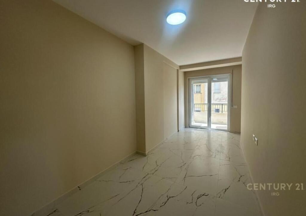 Jepet me qera 2+1 kafe Flora 100 metra2 90000 lek