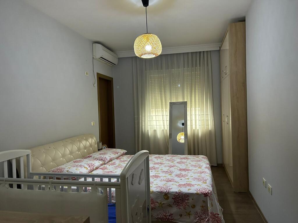 Jepet me qera apartament 2+1+2 Yzberisht 45.000 Leke!
