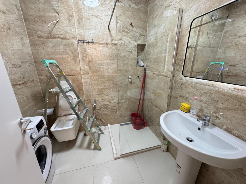 Jepet me qera Apartament 1+1  Adresa : Zogu I zi Ring Center Cmimi 700€ ne muaj