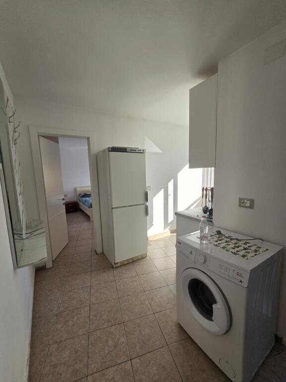 Apartment 2+1, Commune of Paris!