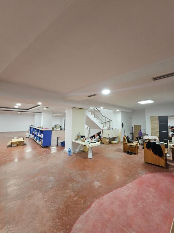 Magazine 450 m2, Jordan Misja!