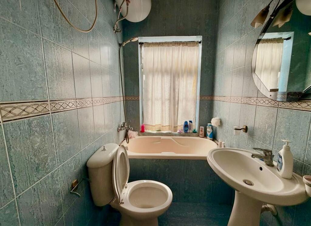 Jepet me qira 1+1+kuzhine e vecuar +🅿️ post per parkimi ne Rrugen e Durresit