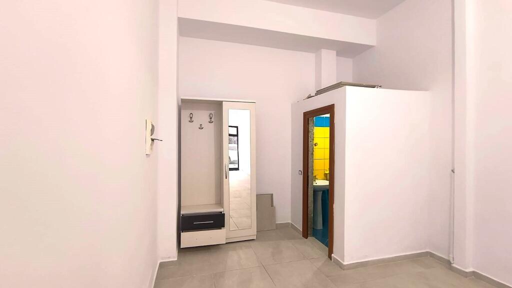 Hapësirë e madhe tregtare në zonën e BULEVARDIT