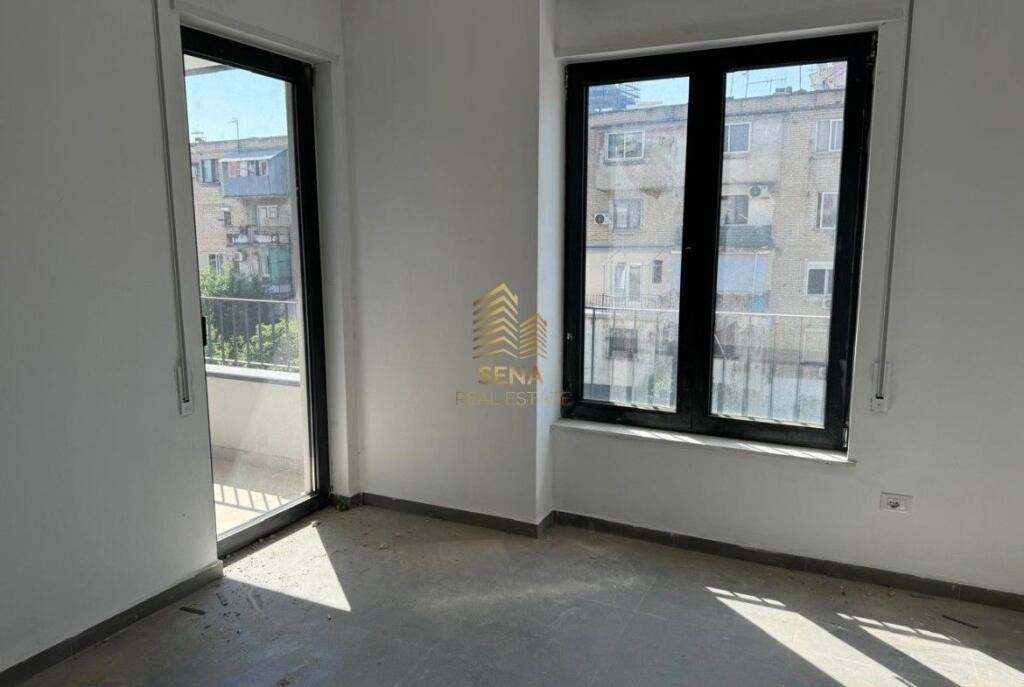 Qira, Ambient per zyra, 1+1+blk, Bulevardi i Ri, 500 Euro/muaj