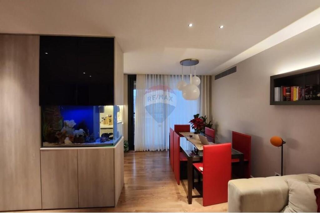 Shitet Apartament 2+1 +2 tek Pazari i Ri