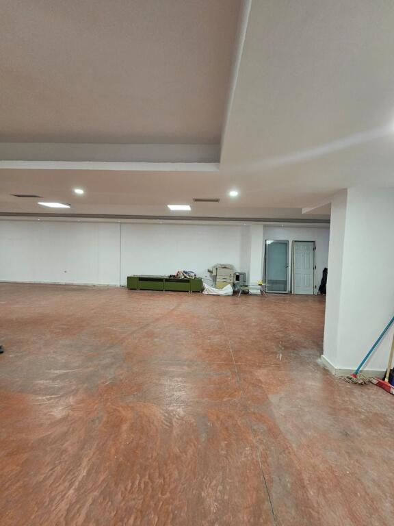 Magazine 450 m2, Jordan Misja!