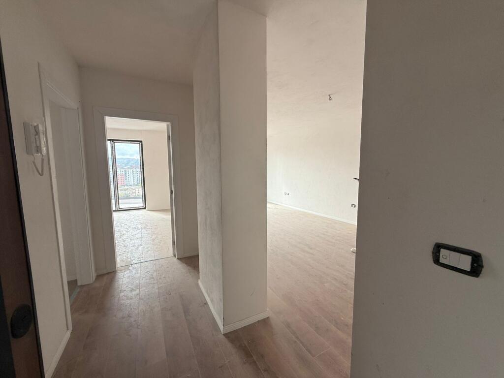 Shitet Apartament 2+1 ,Tek Kompleksi Turdiu