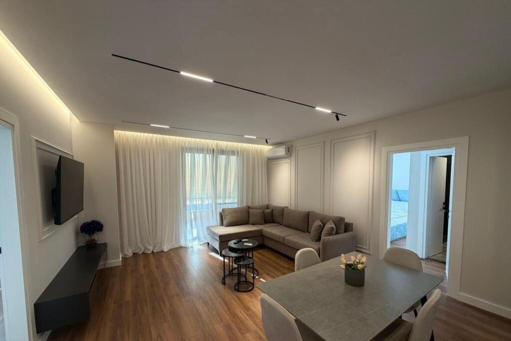 Apartament Modern 2+1+2 me Qira në Zonën e Hoxha Tahsim