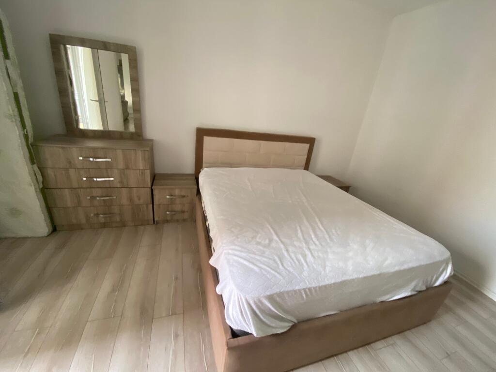 1+1, furnished, train station, building from recent years, price 600 euro