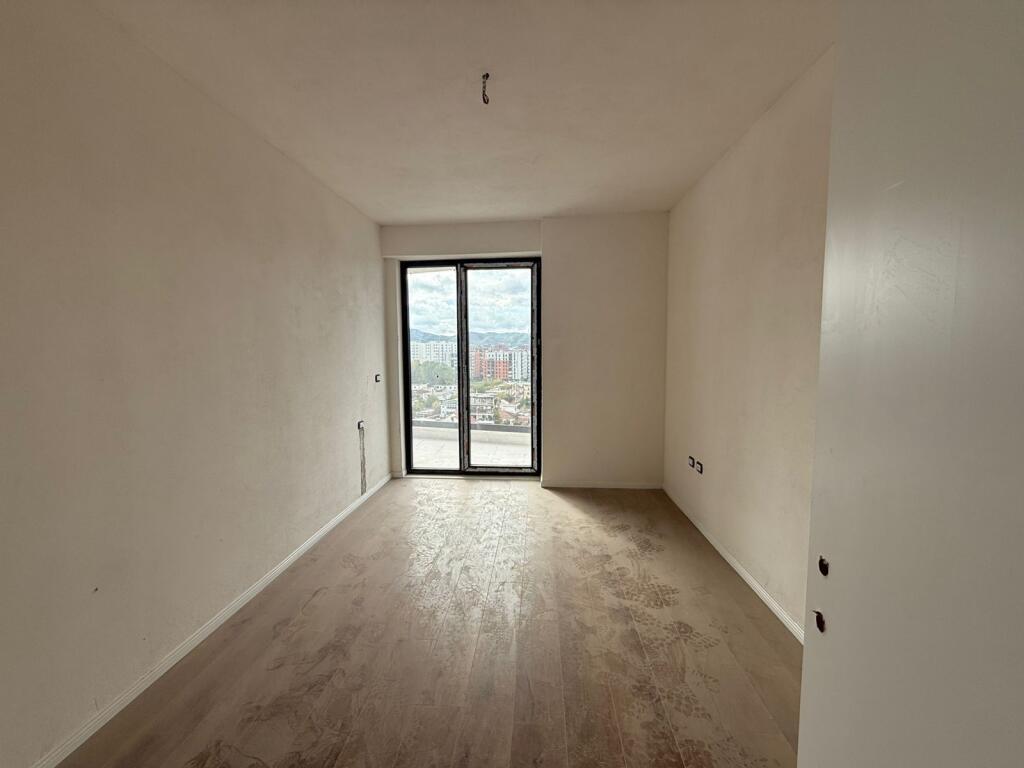 Shitet Apartament 2+1 ,Tek Kompleksi Turdiu