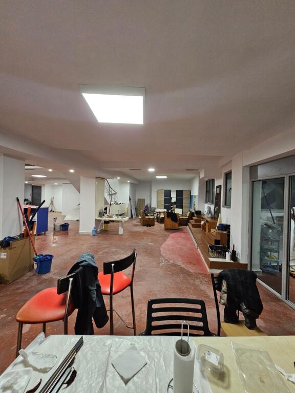 Magazine 450 m2, Jordan Misja!