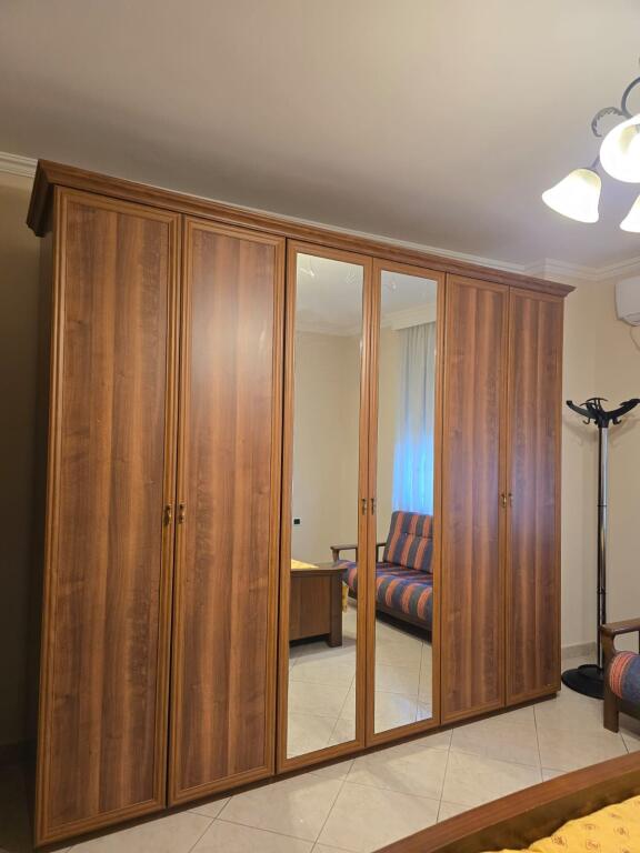 Ap 2+1+2 me qira ne Bllok