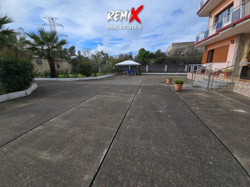 FOR RENT THIRD FLOOR 2+1+2 OF A PRIVATE VILLA IN RRASHBULL DURRES