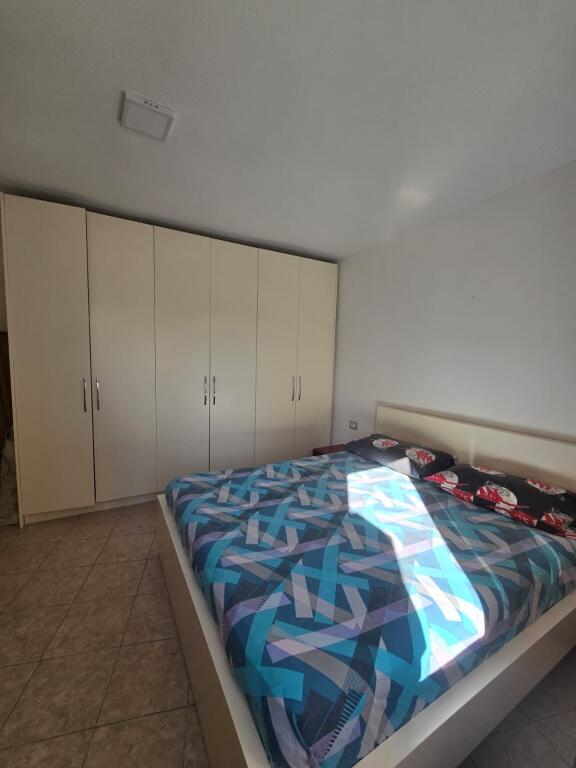 Apartment 2+1, Commune of Paris!