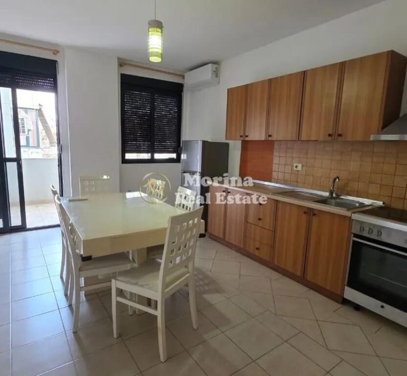 Shitje, Apartament 2+1+2wc, Prane Pazarit te Ri- Zyrat e Punes, 220.000 euro