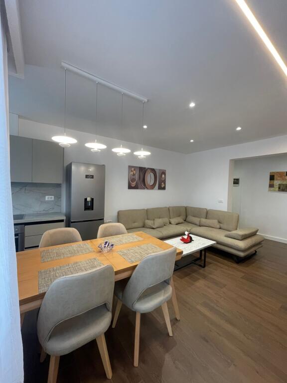 🏡Jepet me qera apartament 2+1+ballkon tek Mine Peza  1000€!