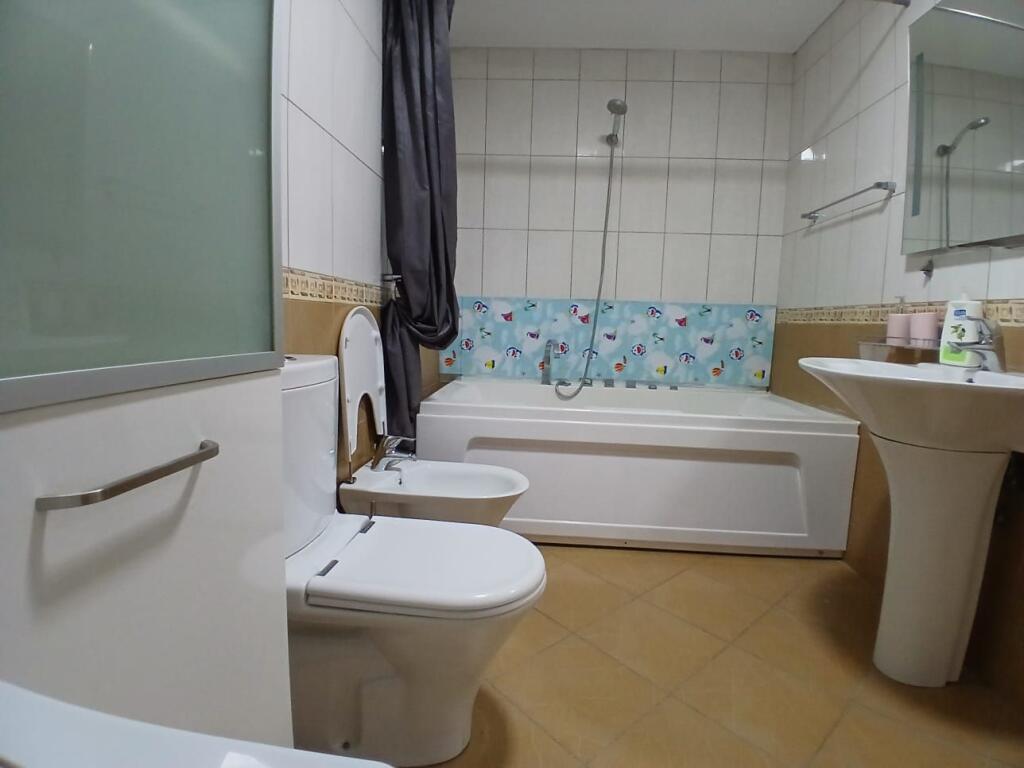 Jepet Me Qera Apartament 1+1+2 Ballkone