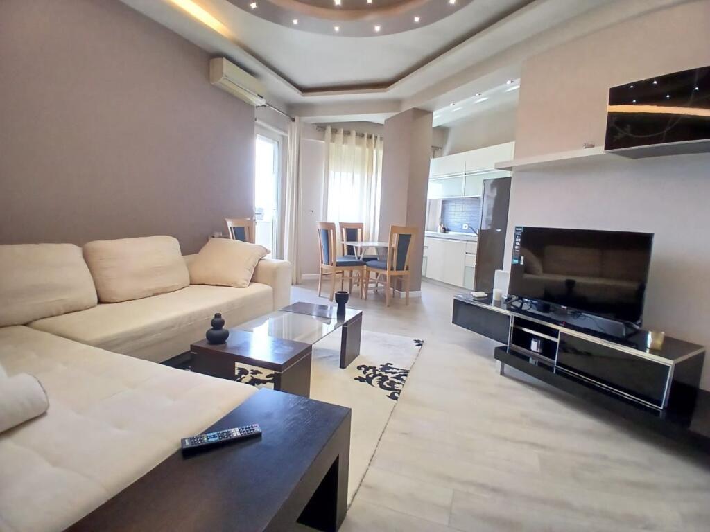 Jepet me qira 1+1 KOMUNA E PARISIT 650€