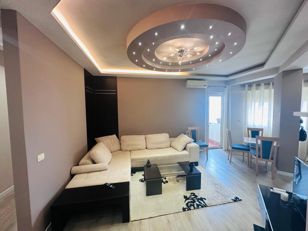 Jepet Me Qera Apartament 1+1+2 Ballkone