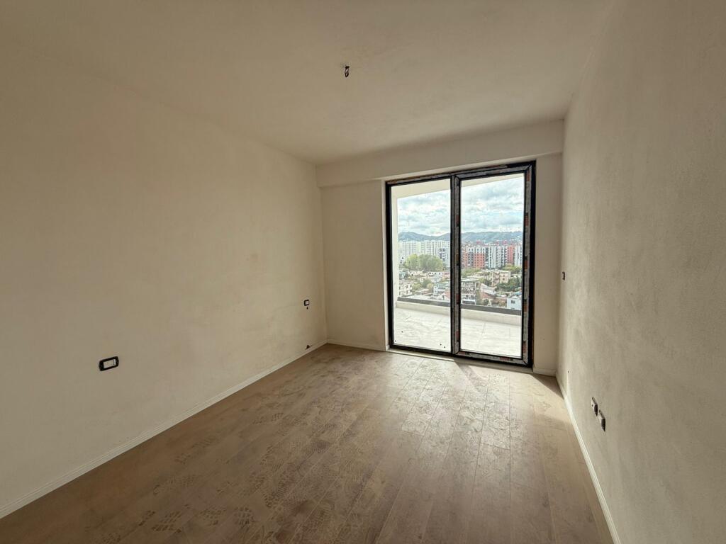 Shitet Apartament 2+1 ,Tek Kompleksi Turdiu