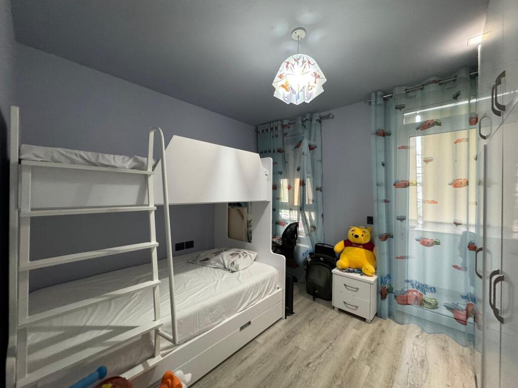 Apartament 2+1 per shitje tek Komuna e Parisit.