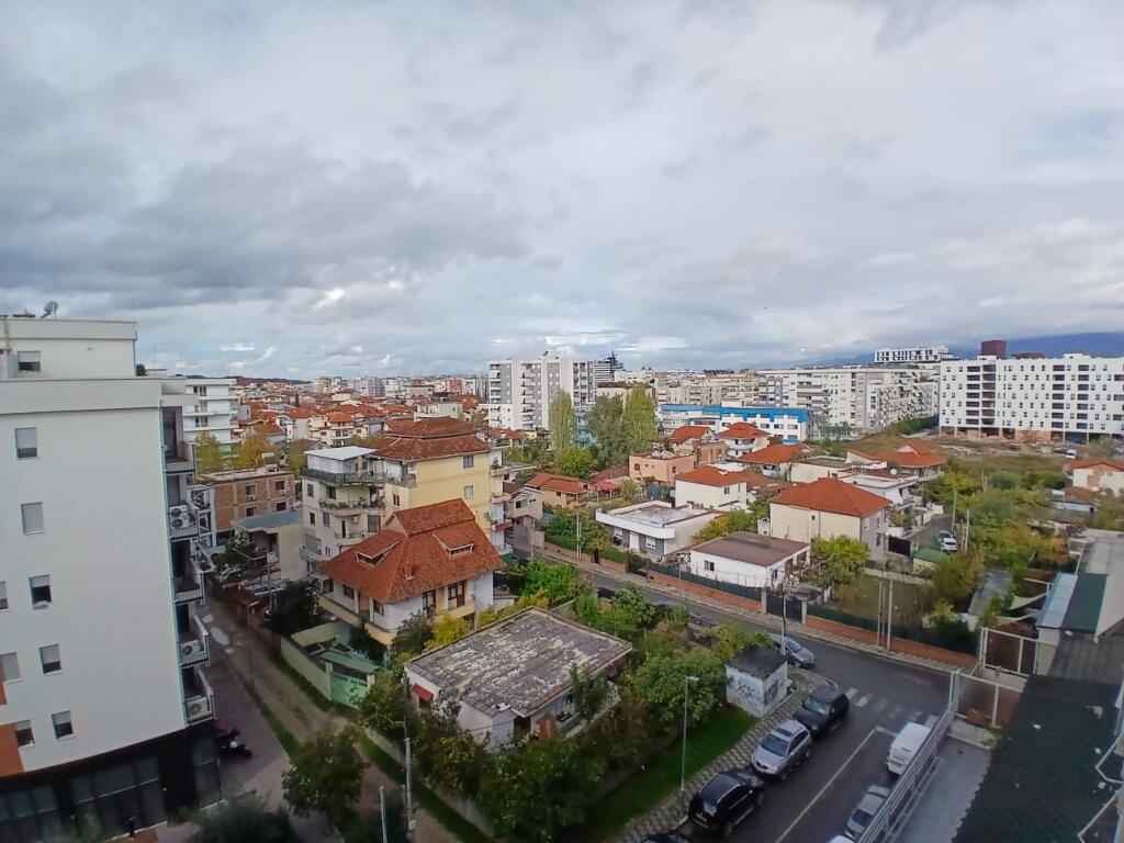 Jepet Me Qera Apartament 1+1+2 Ballkone