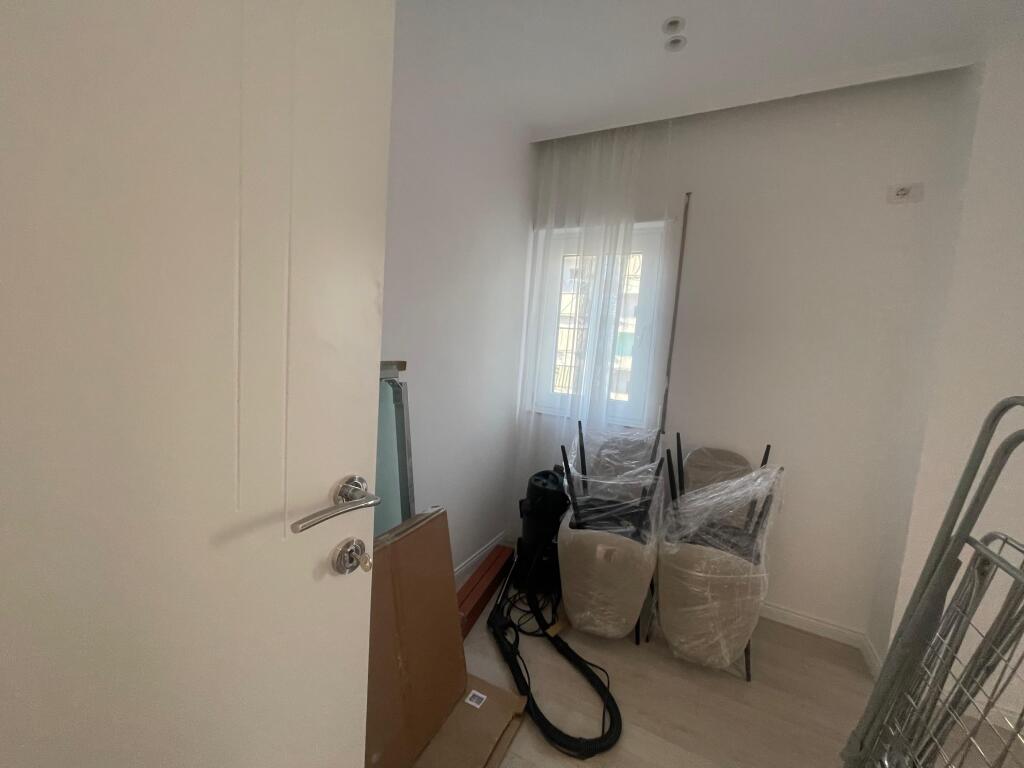 Qera 2+1+ post parkimi Myslym Shyri 1000 euro.