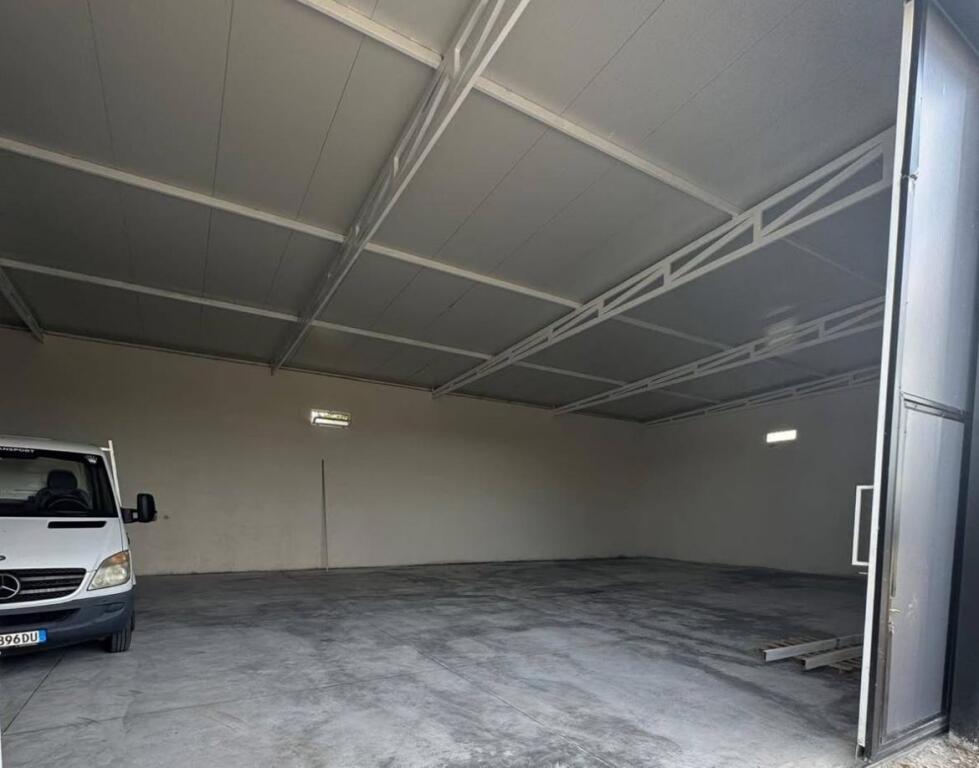 KAPANON ME QERA 350 M2 KAMEZ 100.000 LEKE