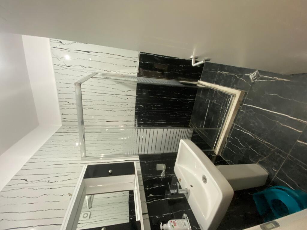 1+1, furnished, train station, building from recent years, price 600 euro