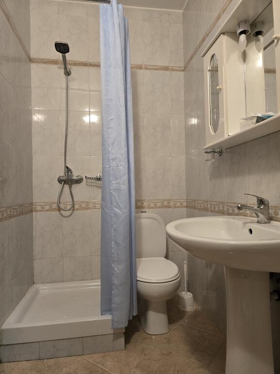 Jepet apa me qira 2+1+2 Bllok