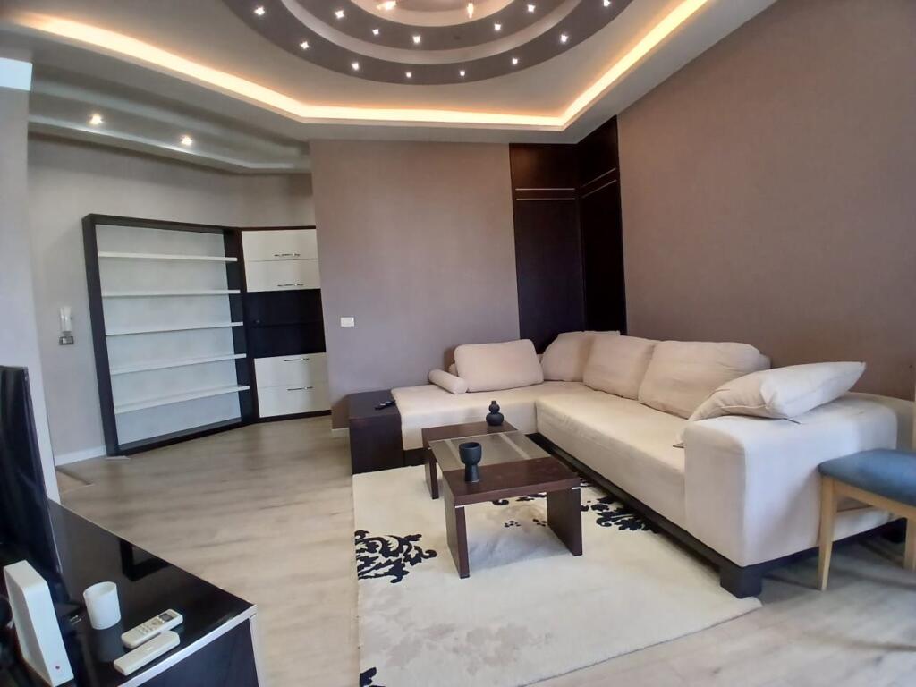 Jepet Me Qera Apartament 1+1+2 Ballkone