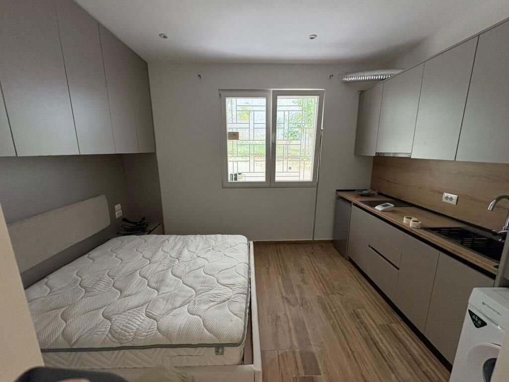 Monolocale 30 m2, arredato, via Peti lago secco, 450 euro comprese luce, acqua, wifi