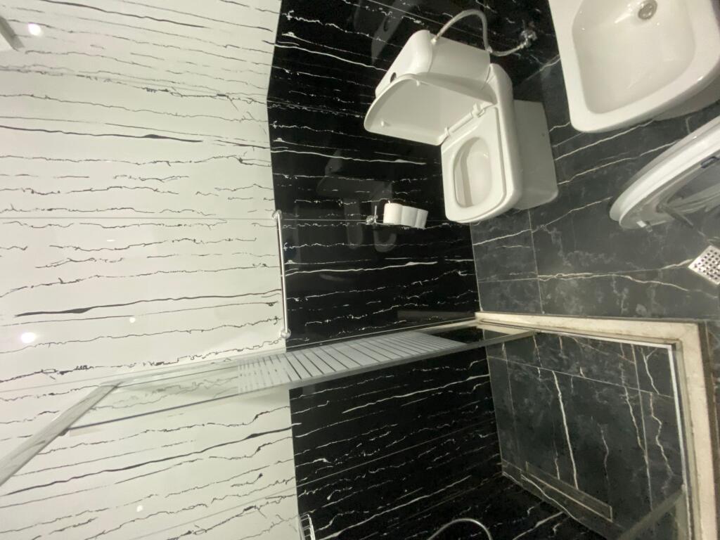 1+1, furnished, train station, building from recent years, price 600 euro