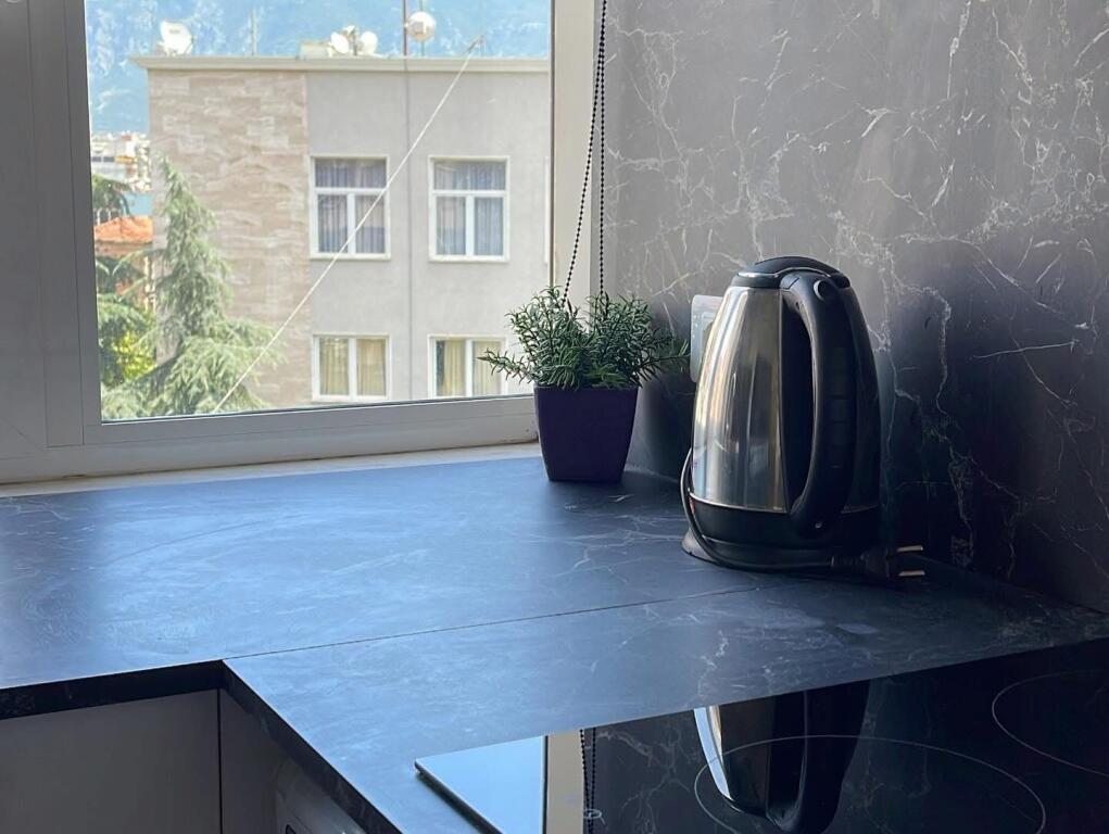 Jepet Apartament , Me Qera Te 9−Kateshet